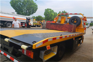 开福附近拖车电话号码服务